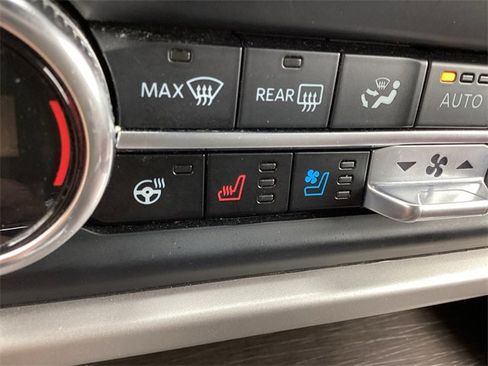 Used 2023 Ford Expedition Limited image 22