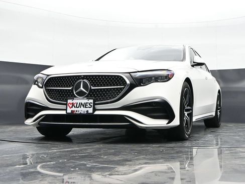 Used 2025 Mercedes-Benz E 450 4MATIC Sedan image 46