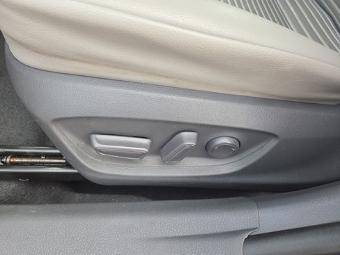 Certified 2021 Toyota Camry SE image 35