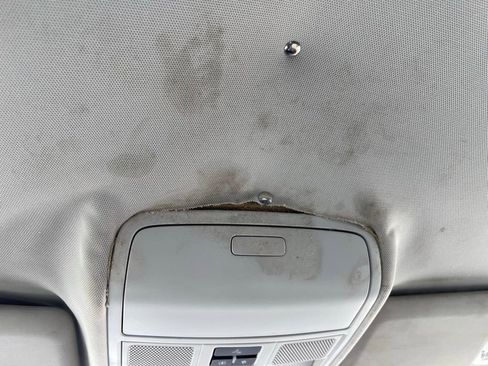 Used 2011 Volkswagen Tiguan S image 30