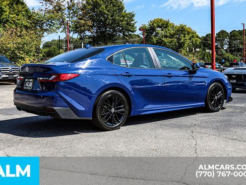 Used 2025 Toyota Camry SE image 6