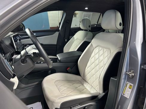 Used 2024 Volkswagen Atlas Cross Sport SEL Premium R-Line AWD/4WD image 17