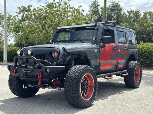 Used 2014 Jeep Wrangler Unlimited Sahara AWD/4WD image 2
