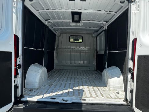 Used 2025 RAM ProMaster 2500 w/ Convenience Group FWD image 18
