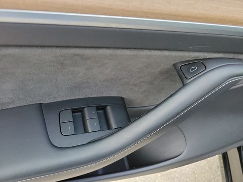 Used 2023 Tesla Model 3 Standard Range RWD image 23
