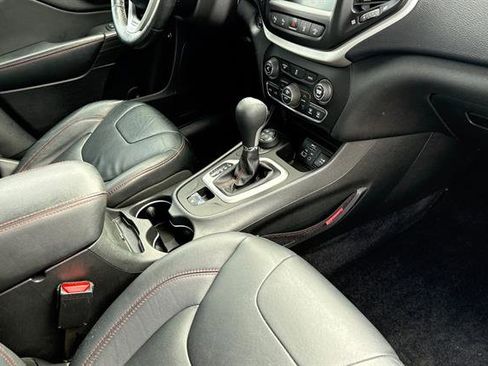 Used 2014 Jeep Cherokee Trailhawk w/ Technology Group image 17