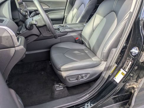 Used 2025 Toyota Grand Highlander XLE image 14