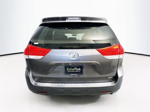 Used 2013 Toyota Sienna XLE FWD image 7