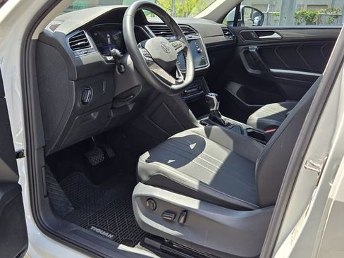 Certified 2023 Volkswagen Tiguan SE FWD image 12