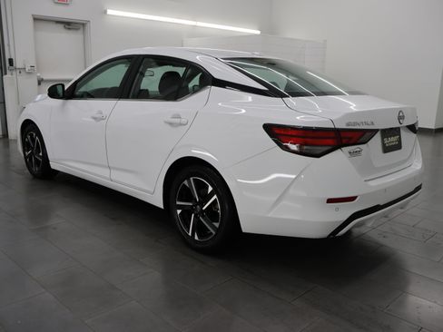 Used 2024 Nissan Sentra SV FWD image 6