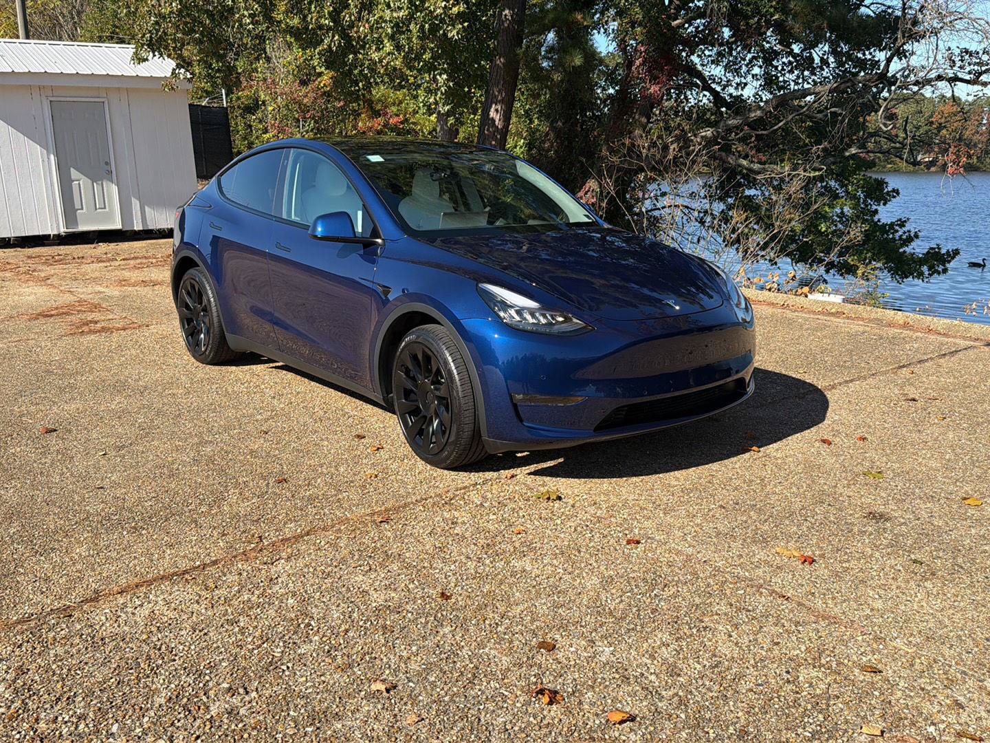 Used 2022 Tesla Model Y Long Range AWD/4WD image 1