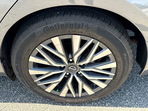 Used 2024 Nissan Altima 2.5 SV FWD image 19