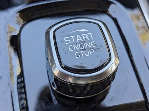 New 2025 Volvo XC60 B5 Plus w/ Climate Package image 31