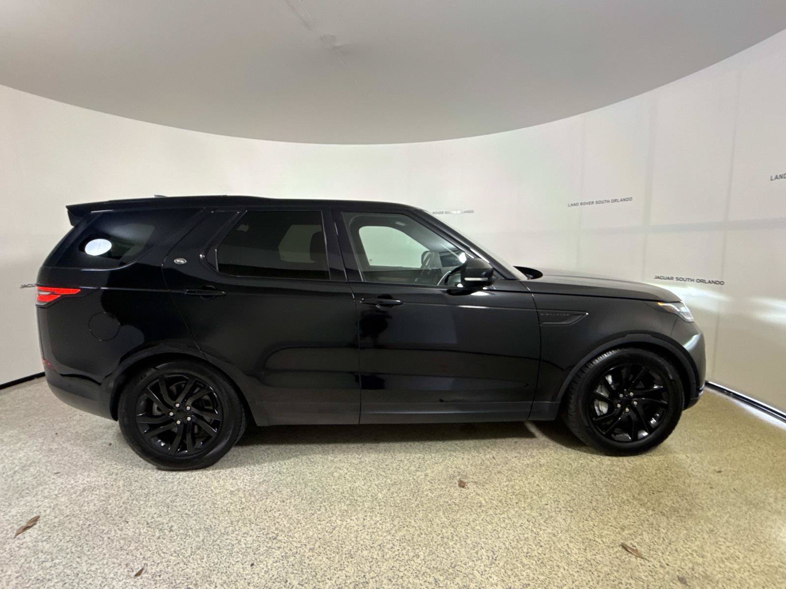 Used 2018 Land Rover Discovery HSE AWD/4WD image 6