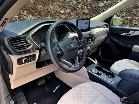 Used 2020 Ford Escape SE image 13