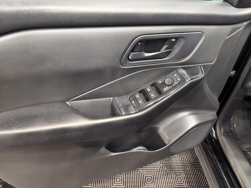 Used 2024 Nissan Rogue S AWD/4WD image 39