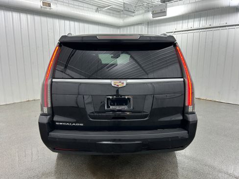 Used 2019 Cadillac Escalade Luxury AWD/4WD image 33