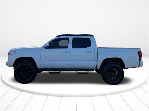 Used 2022 Toyota Tacoma SR image 13