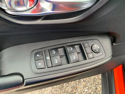 Used 2021 Jeep Cherokee Trailhawk AWD/4WD image 12