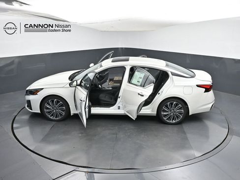 New 2025 Nissan Altima 2.5 SL FWD image 26
