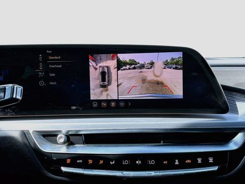 Used 2026 Cadillac Lyriq Luxury AWD/4WD image 14