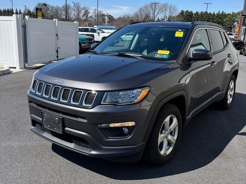 Used 2017 Jeep Compass Latitude image 1
