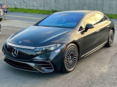 Used 2022 Mercedes-Benz EQS 580 4MATIC Sedan image 9