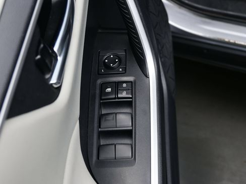 Used 2021 Toyota RAV4 XLE AWD/4WD image 10