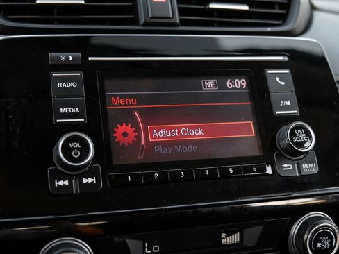 Used 2019 Honda CR-V LX image 38