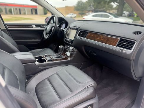 Used 2013 Volkswagen Touareg Hybrid image 9