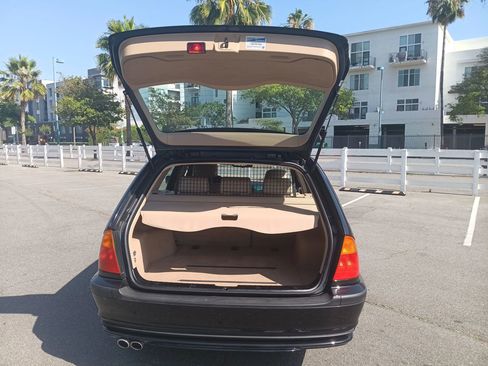 Used 2004 BMW 325i Wagon RWD image 9