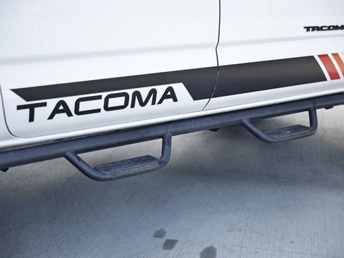 Used 2019 Toyota Tacoma TRD Sport image 8