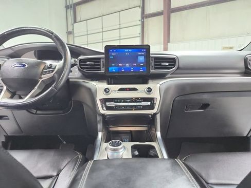 Used 2022 Ford Explorer XLT w/ Equipment Group 202A AWD/4WD image 28