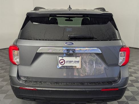 Used 2024 Ford Explorer XLT image 6