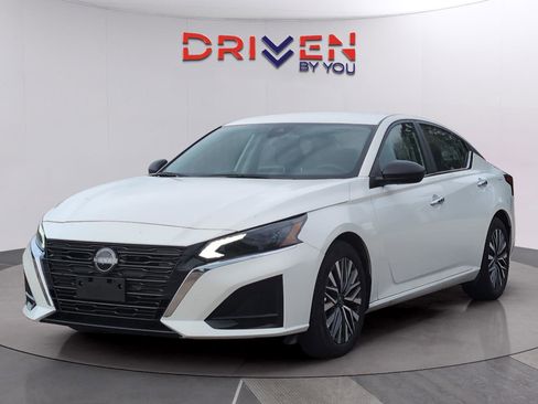Used 2025 Nissan Altima 2.5 SV FWD image 1