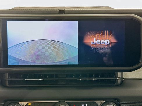 Used 2024 Jeep Wrangler Unlimited Sahara image 11