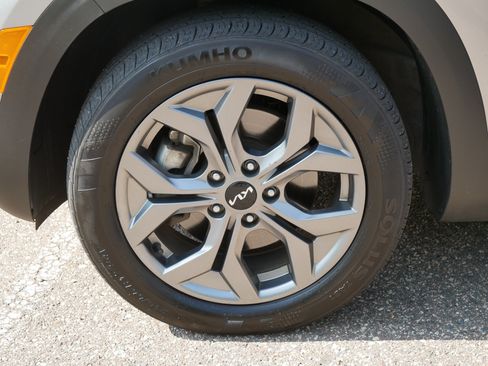 Certified 2024 Kia Seltos LX AWD/4WD image 15