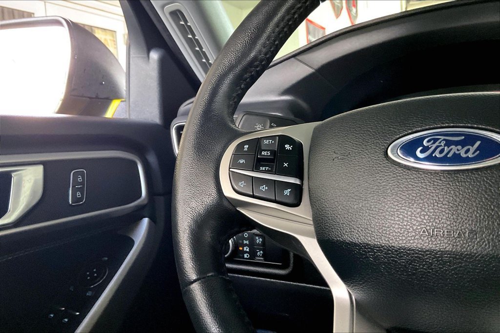 Used 2023 Ford Explorer XLT AWD/4WD image 8