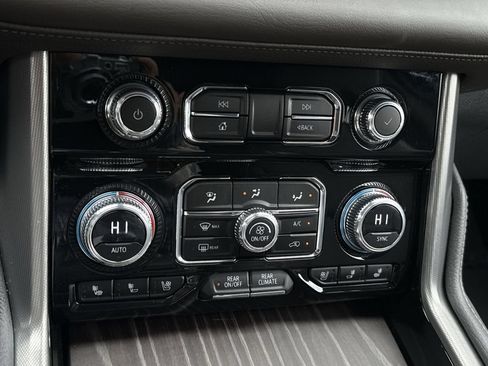 Used 2023 GMC Yukon Denali AWD/4WD image 20
