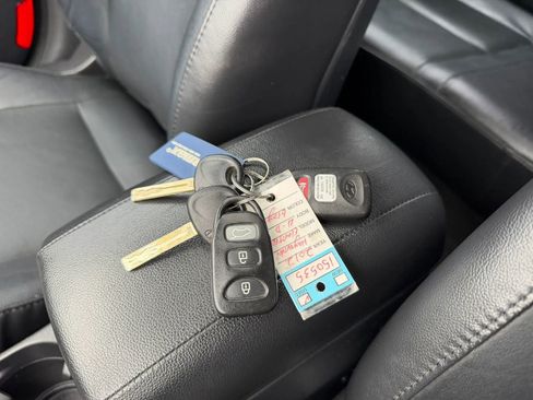 Used 2012 Hyundai Elantra FWD image 24