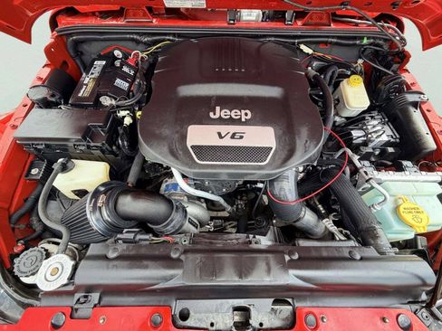 Used 2014 Jeep Wrangler Unlimited Sport AWD/4WD image 10