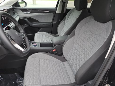 Certified 2025 Volkswagen Tiguan S FWD image 15