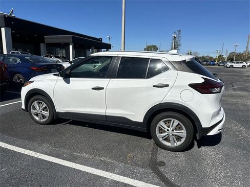Used 2021 Nissan Kicks S image 9