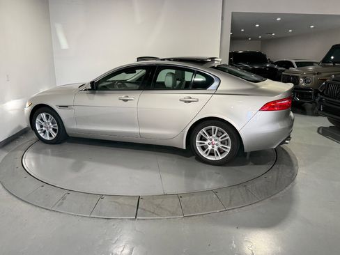 Used 2017 Jaguar XE Premium image 9