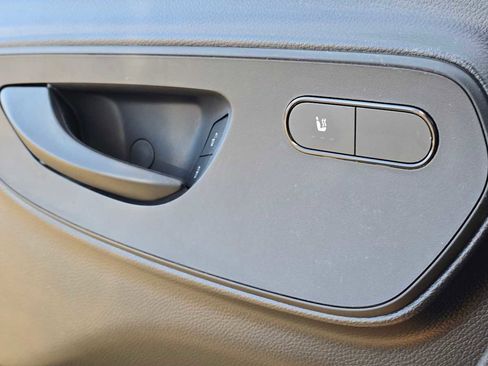 Used 2025 Mercedes-Benz Sprinter 2500 image 26