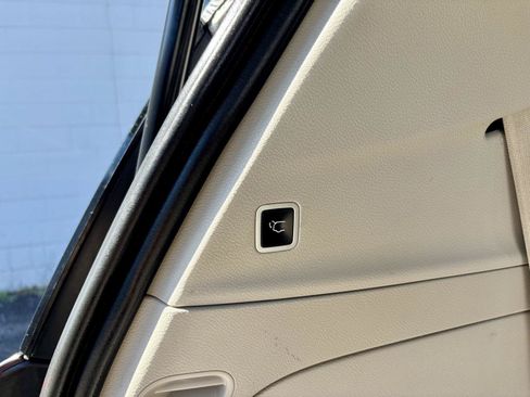 Used 2020 Chrysler Pacifica Limited FWD image 13