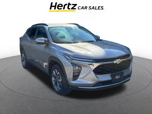 Used 2025 Chevrolet Trax LT image 1