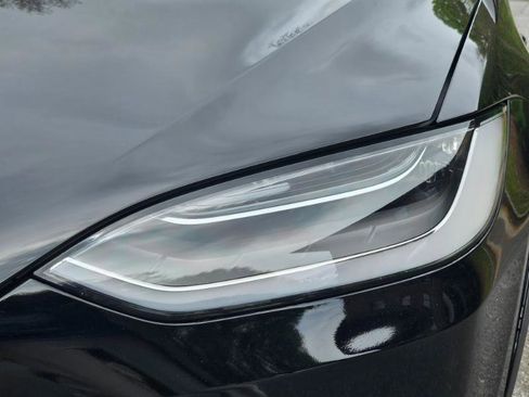 Used 2023 Tesla Model X image 25