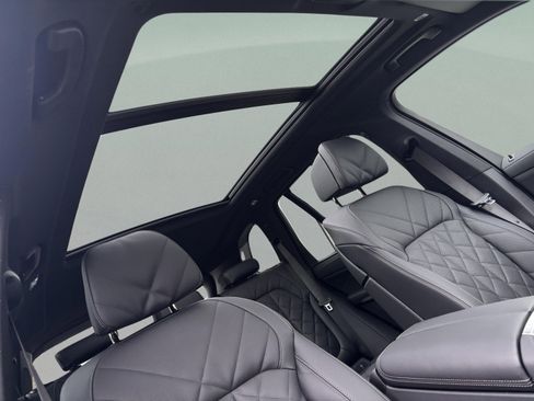 Used 2026 BMW X5 xDrive40i w/ M Sport Package image 31