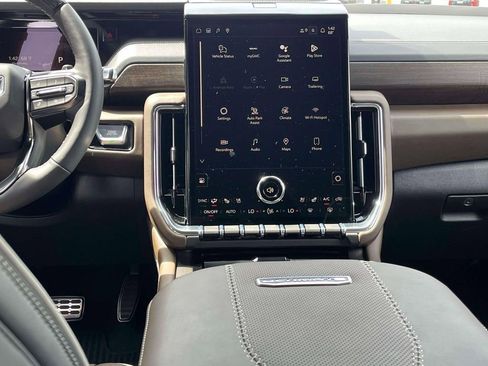 New 2026 GMC Yukon Denali Ultimate AWD/4WD image 13